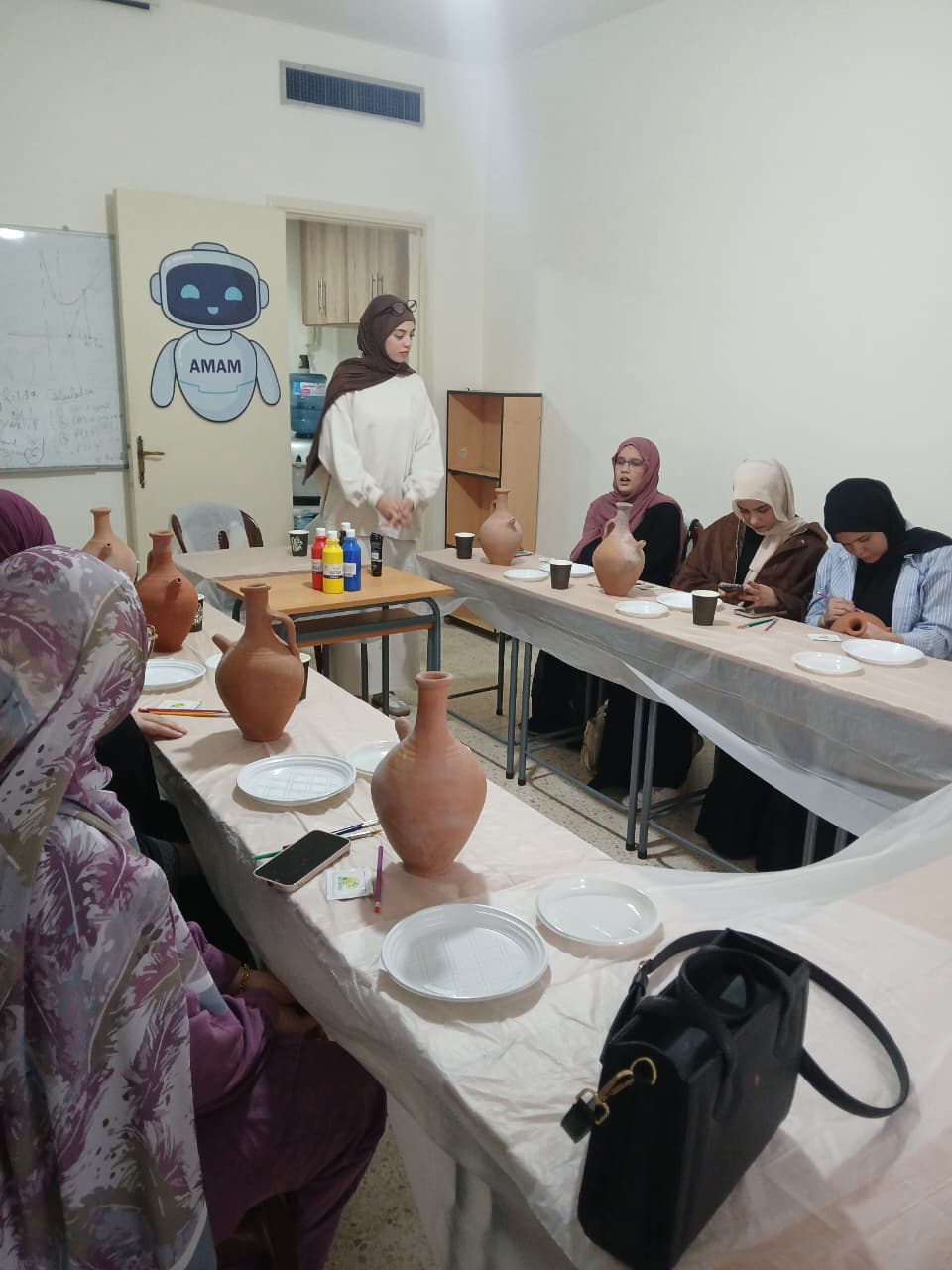 ورشة الفخار - اصنع قطعتك الفنّيّة الخاصة بيدك