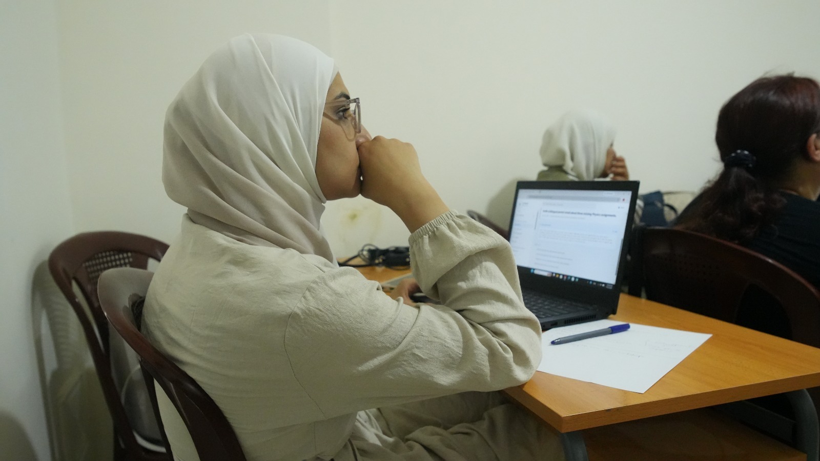مؤسسة أمام تنظم ورشة تدريبية حول أدوات الذكاء الاصطناعي للمعلمين