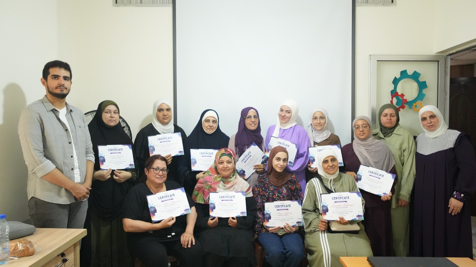 مؤسسة أمام تنظم ورشة تدريبية حول أدوات الذكاء الاصطناعي للمعلمين
